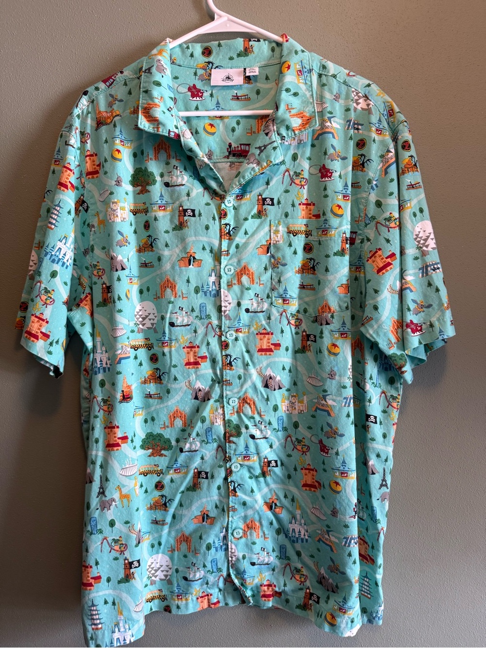Walt Disney Camp Resort Casual Short-Sleeve Mens XL Shirt in Aqua Iconic Print